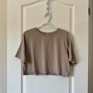 Aritzia Babaton cropped tee